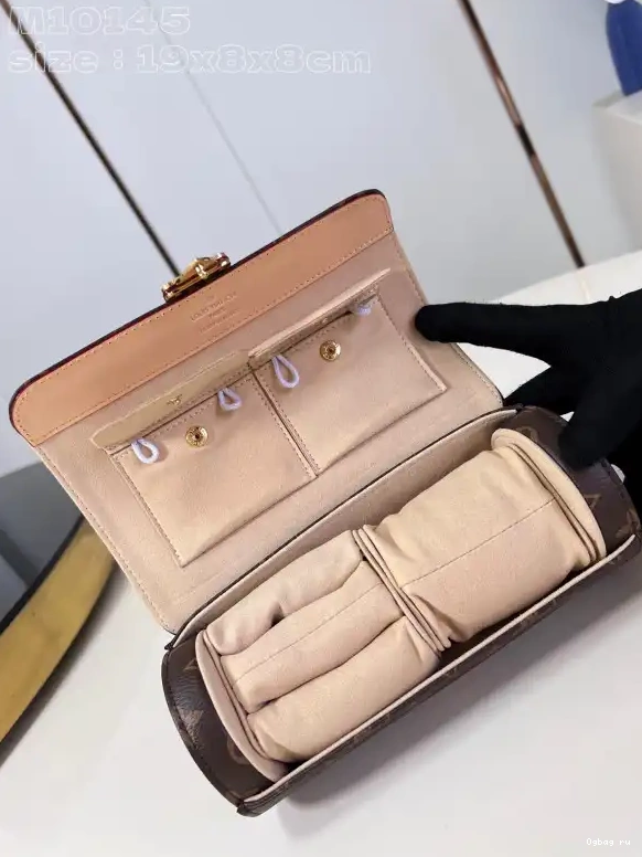 Case LOUIS VUITTON Jewelry 0527